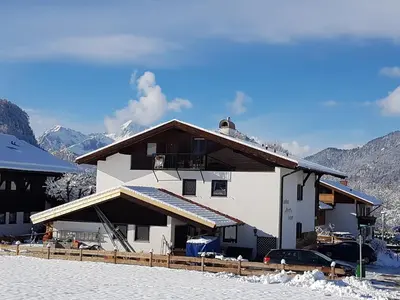 Ein allgemeiner Bergblick oder ein Berglick von der Ferienwohnung aus