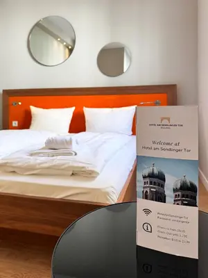 Ein Bett oder Betten in einem Zimmer der Unterkunft Hotel Sendlinger Tor