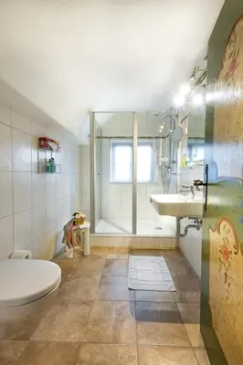 Ein Badezimmer in der Unterkunft Gästehaus Enzianhof Hotel Garni