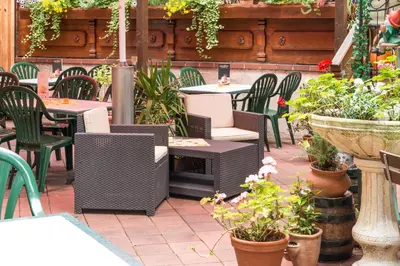Ein Restaurant oder anderes Speiselokal in der Unterkunft Hotel Waldhof