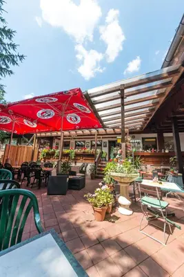Ein Restaurant oder anderes Speiselokal in der Unterkunft Hotel Waldhof