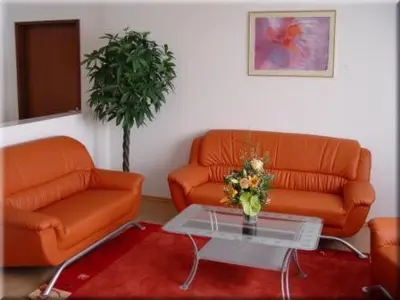 Ein Sitzbereich in der Unterkunft City Hotel