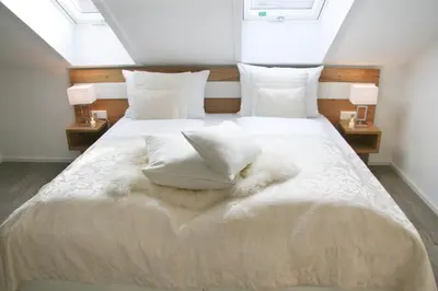 Ein Bett oder Betten in einem Zimmer der Unterkunft GÄSTEHAUS an der Sempt Ferienwohnungen & Apartements