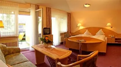 Ein Sitzbereich in der Unterkunft Kurhotel Weber