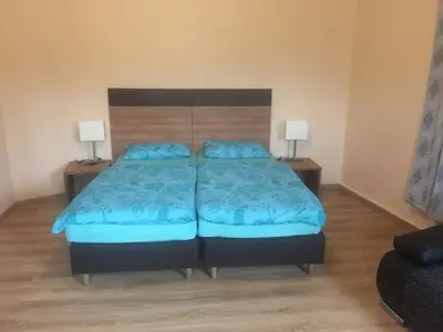Ein Bett oder Betten in einem Zimmer der Unterkunft Jujhar's Gästehaus