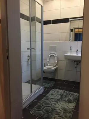Ein Badezimmer in der Unterkunft Jujhar's Gästehaus