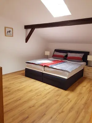 Ein Bett oder Betten in einem Zimmer der Unterkunft Jujhar's Gästehaus