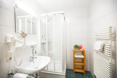 Ein Badezimmer in der Unterkunft Il Plonner - Hotel Restaurant Biergarten