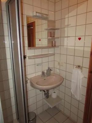 Ein Badezimmer in der Unterkunft Biererhof