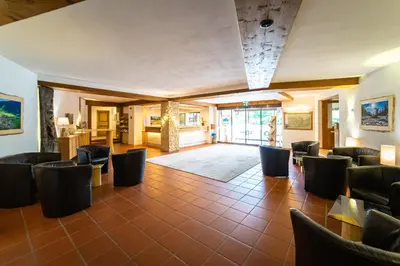 Ein Sitzbereich in der Unterkunft Parkhotel Sonnenhof