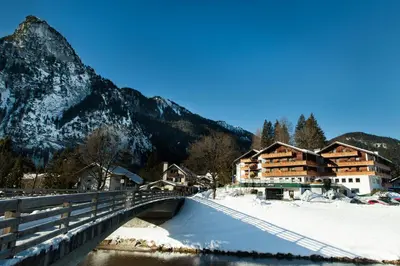 Ein allgemeiner Bergblick oder ein Berglick von des Hotels aus