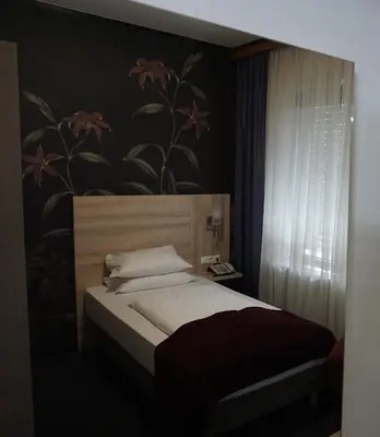 Ein Bett oder Betten in einem Zimmer der Unterkunft Hotel Senator München
