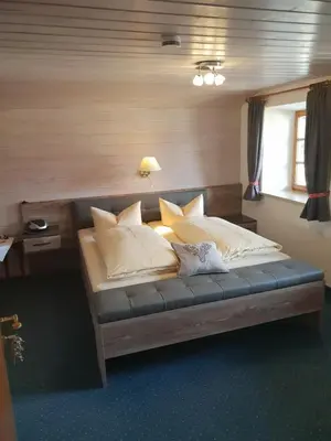 Ein Bett oder Betten in einem Zimmer der Unterkunft Gasthof Falkenstein - Metzgerei Schwaiger -