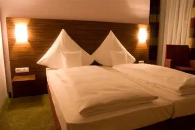 Ein Bett oder Betten in einem Zimmer der Unterkunft Gersthofer Auszeit