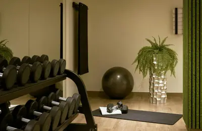Das Fitnesscenter und/oder die Fitnesseinrichtungen in der Unterkunft Leonardo Royal Hotel Munich