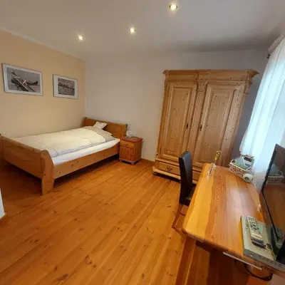 Ein Bett oder Betten in einem Zimmer der Unterkunft Gastezimmer Nahe Wesslinger See