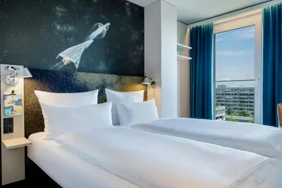 Ein Bett oder Betten in einem Zimmer der Unterkunft Motel One München - Deutsches Museum