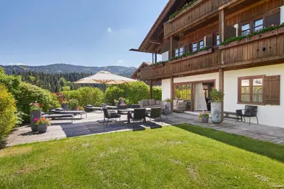 Ein allgemeiner Bergblick oder ein Berglick von der Ferienwohnung aus