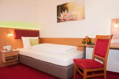 Ein Bett oder Betten in einem Zimmer der Unterkunft Hotel Seeblick & Ferienwohnung