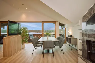 Ein Sitzbereich in der Unterkunft Hotel Seeblick & Ferienwohnung