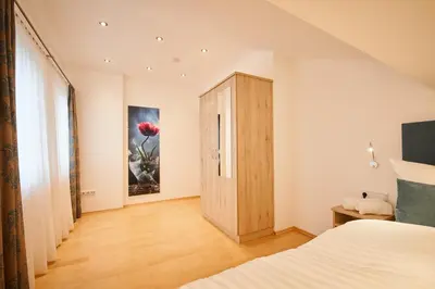 Ein Bett oder Betten in einem Zimmer der Unterkunft Hotel Seeblick & Ferienwohnung