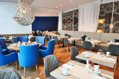 Ein Sitzbereich in der Unterkunft Steigenberger Hotel München