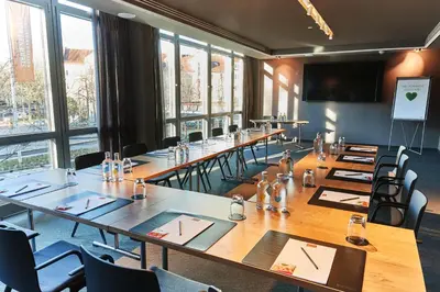 Ein Restaurant oder anderes Speiselokal in der Unterkunft Steigenberger Hotel München