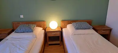 Ein Bett oder Betten in einem Zimmer der Unterkunft Backerwirt - Wohnen und Schlafen