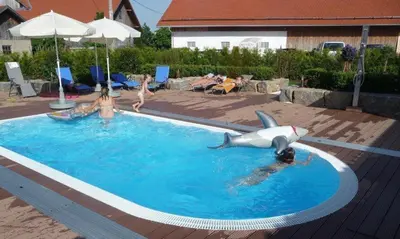 Der Swimmingpool an oder in der Nähe von Hubertus Apfeltrang - Braugasthof und Wellnesshotel im Allgäu