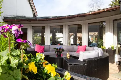 Ein Sitzbereich in der Unterkunft Hotel Berlin Tegernsee