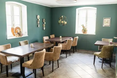 Ein Sitzbereich in der Unterkunft Hotel DAH-Inn