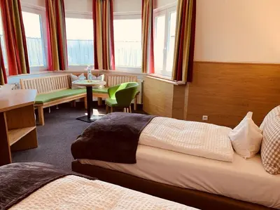Ein Bett oder Betten in einem Zimmer der Unterkunft Isar Hotel