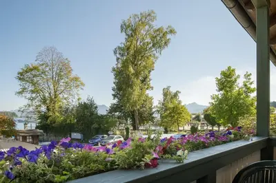 Ein Garten an der Unterkunft Hotel Garni Möwe am See