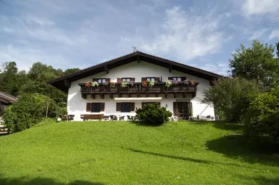 Ein Garten an der Unterkunft Berg Blick Jugendherberge mit Privatzimmer