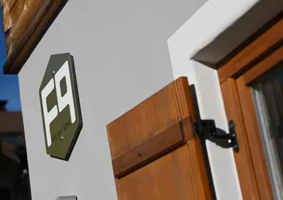 Ein Zertifikat, Auszeichnung, Logo oder anderes Dokument, das in der Unterkunft Ferienwohnung F9 ausgestellt ist