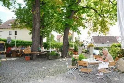 Ein Garten an der Unterkunft Hotel Gasthof Groß