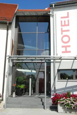 Das Gebäude in dem sich das Hotel befindet