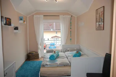 Ein Bett oder Betten in einem Zimmer der Unterkunft Ferienwohnung Blumäcker Oberbayern