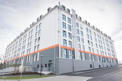 Das Gebäude in dem sich das Aparthotel befindet