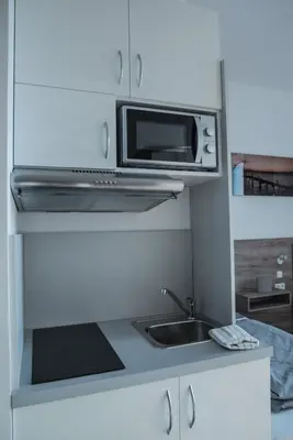 Küche/Küchenzeile in der Unterkunft FirstSleep Boardinghouse Griesfeldstrasse München