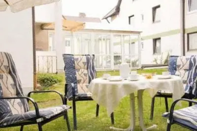 Ein Sitzbereich in der Unterkunft Kurhotel Kaiser