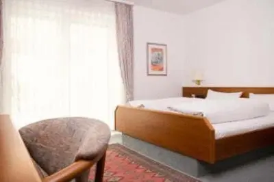 Ein Bett oder Betten in einem Zimmer der Unterkunft Kurhotel Kaiser