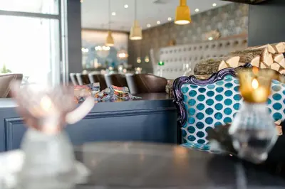 Ein Sitzbereich in der Unterkunft Motel One München Sendlinger Tor