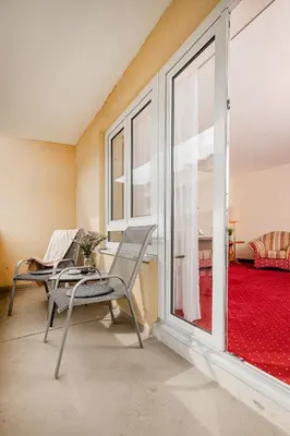 Ein Balkon oder eine Terrasse in der Unterkunft Hotel Biederstein am Englischen Garten