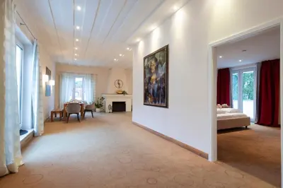 Ein Bett oder Betten in einem Zimmer der Unterkunft Hotel Biederstein am Englischen Garten