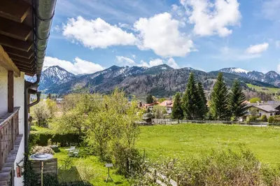 Ein allgemeiner Bergblick oder ein Berglick von der Ferienwohnung aus