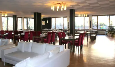 Ein Sitzbereich in der Unterkunft Hotel Atlas Sport