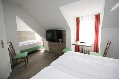 Ein Bett oder Betten in einem Zimmer der Unterkunft Hotel Pension Köberl