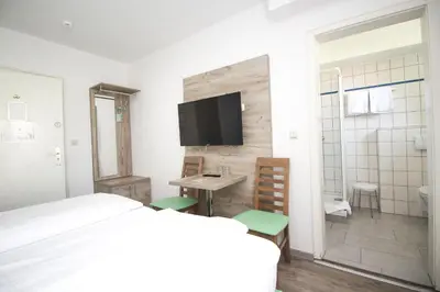 Ein Badezimmer in der Unterkunft Hotel Pension Köberl