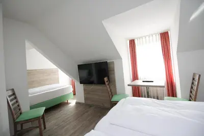 Ein Bett oder Betten in einem Zimmer der Unterkunft Hotel Pension Köberl